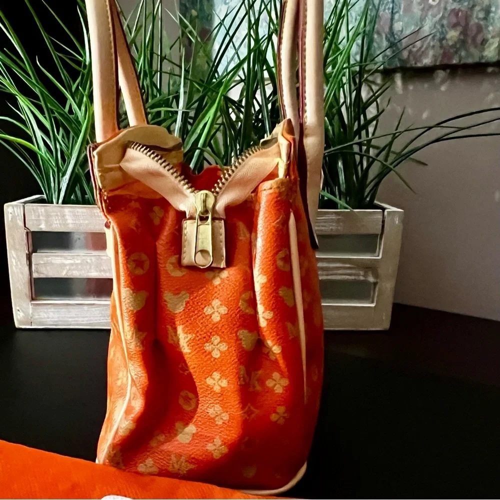 DISNEY Magic Kingdom Birkin-Inspired Satchel - Picture 8 of 12